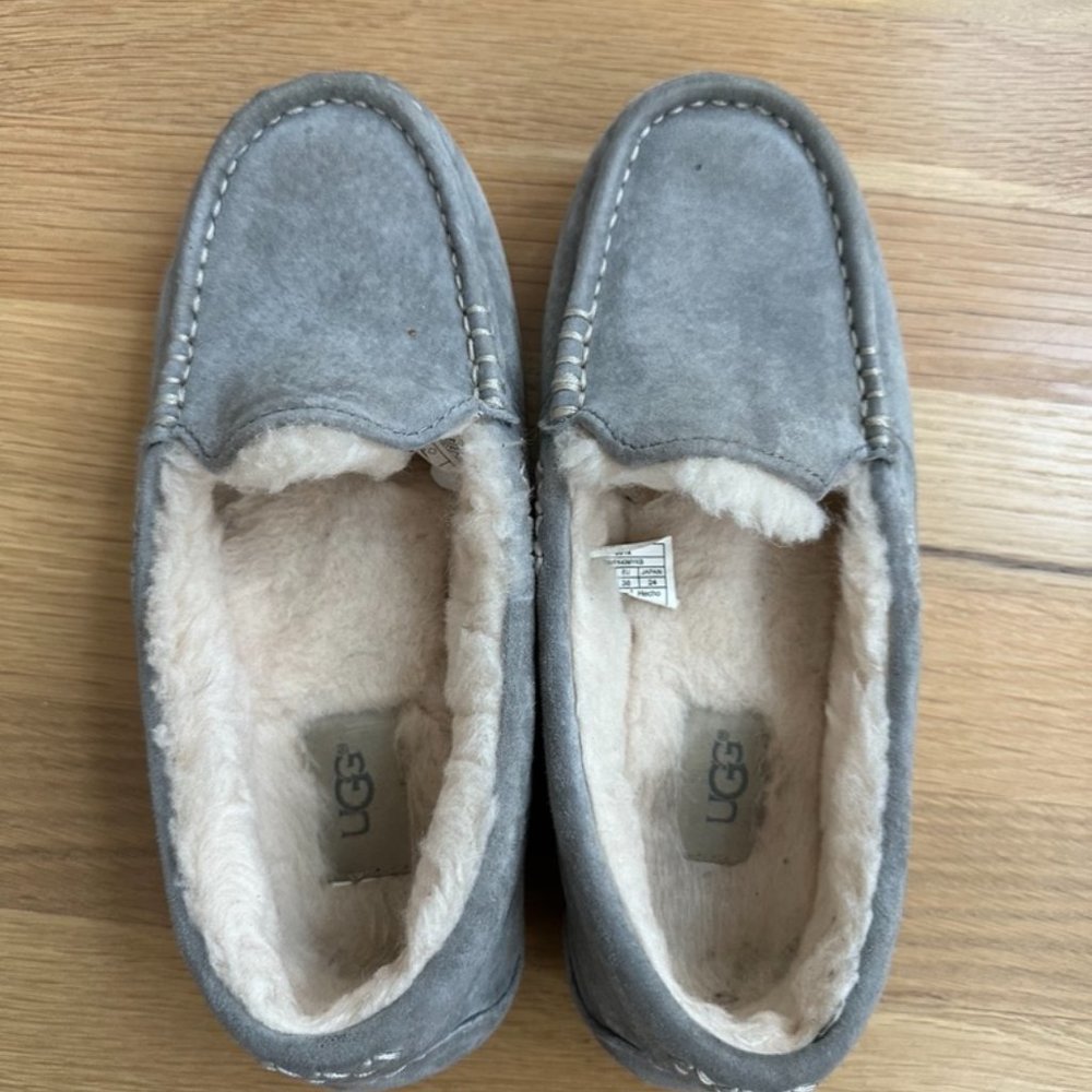 Women's UGG Ansley slippers - Size 7